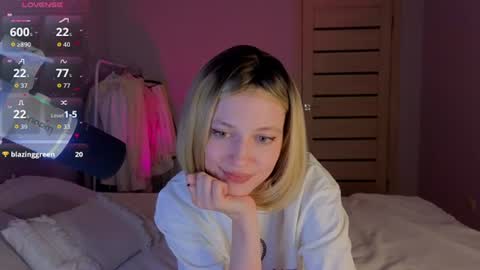 Snapshot of silly___woman chatting on July 28, 7:39 pm silly___woman online show from July 28, 7:39 pm