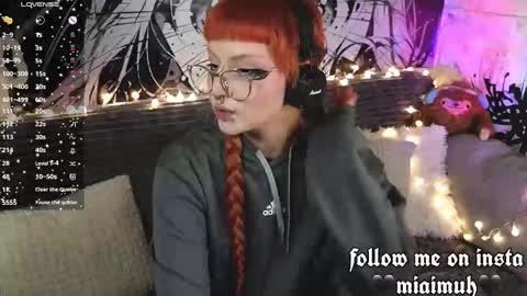 Mia online show from February 16, 9:33 pm