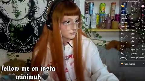 Mia online show from August 3, 9:51 pm