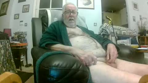 sillyoldman45221063 online show from April 22, 9:38 pm