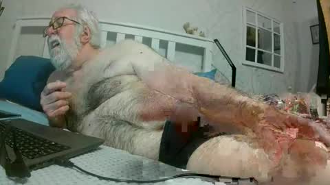 sillyoldman45221063 online show from June 7, 11:41 pm