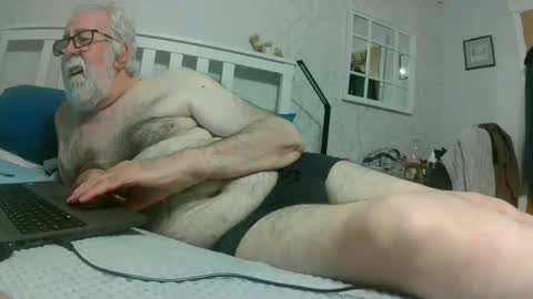 sillyoldman45221063 online show from June 8, 9:37 pm
