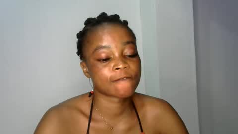 Snapshot of silm_baddie14 chatting on June 10, 2:12 am slim daddie14 online show from June 10, 2:12 am
