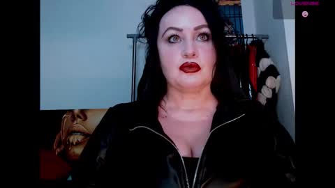 Snapshot of silvanaice chatting on November 20, 4:18 pm silvanaIce online show from November 20, 4:18 pm