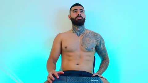 Snapshot of silvano_torrez chatting on April 30, 9:52 pm silavno online show from April 30, 9:52 pm