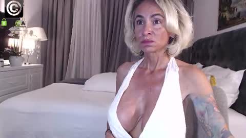 Snapshot of silver_miss chatting on June 9, 7:14 pm Silver ok online show from June 9, 7:14 pm