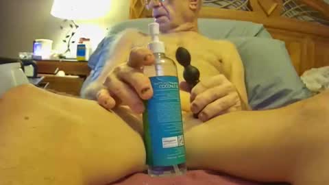 Snapshot of silverdaddyxxx chatting on June 12, 2:21 am silverdaddyxxx online show from June 12, 2:21 am