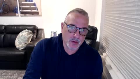 Snapshot of silveroli187 chatting on February 27, 2:43 pm silveroli187 online show from February 27, 2:43 pm