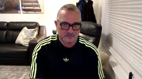 Snapshot of silveroli187 chatting on September 20, 2:40 pm silveroli187 online show from September 20, 2:40 pm