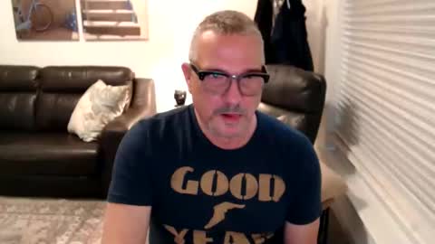 Snapshot of silveroli187 chatting on October 31, 2:18 pm silveroli187 online show from October 31, 2:18 pm