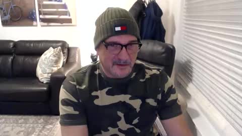 Snapshot of silveroli187 chatting on November 20, 3:12 pm silveroli187 online show from November 20, 3:12 pm