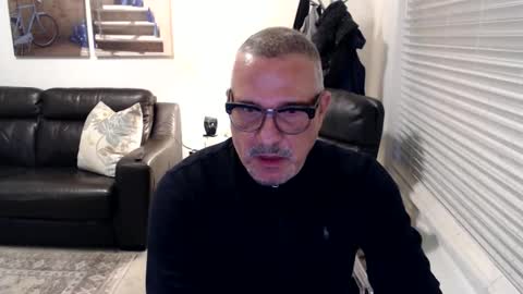 Snapshot of silveroli187 chatting on December 15, 4:11 pm silveroli187 online show from December 15, 4:11 pm