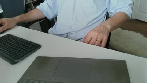 silvertongueduk1 online show from October 21, 8:48 am