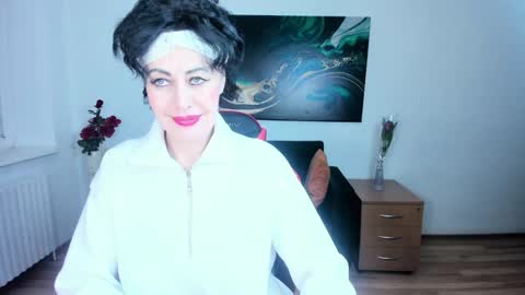 Silvia Wallec online show from March 9, 6:45 pm