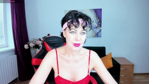 Silvia Wallec online show from April 30, 6:09 am
