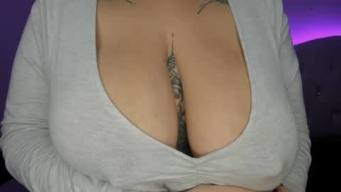 Snapshot of silviarichie_jade chatting on October 28, 7:27 pm silvia online show from October 28, 7:27 pm