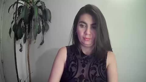Snapshot of silviecollins chatting on December 15, 1:35 am Silvie online show from December 15, 1:35 am