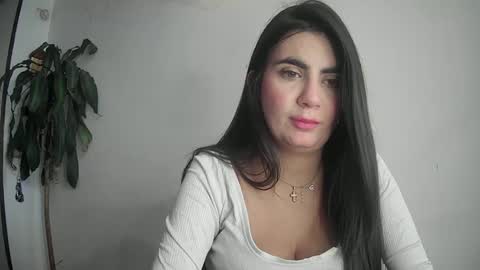 Snapshot of silviecollins chatting on February 17, 9:52 pm Silvie online show from February 17, 9:52 pm