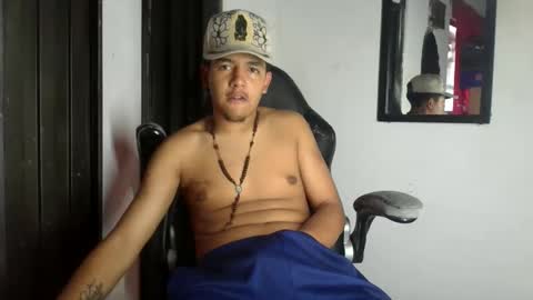 Snapshot of simon222_hot chatting on April 2, 5:54 pm simonxxl online show from April 2, 5:54 pm