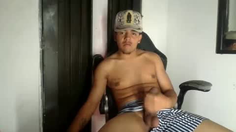 Snapshot of simon222_hot chatting on April 4, 4:26 pm simonxxl online show from April 4, 4:26 pm
