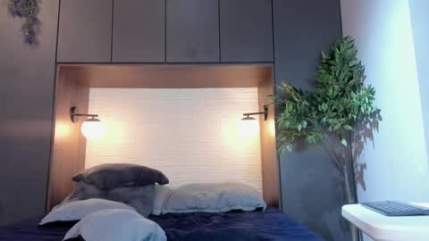 Snapshot of simon_durand chatting on January 30, 6:35 am simon_durand online show from January 30, 6:35 am