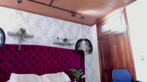 Snapshot of simon_durand chatting on February 1, 6:32 am simon_durand online show from February 1, 6:32 am