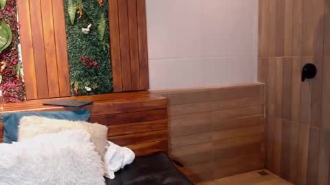 Snapshot of simon_durand chatting on February 11, 4:01 am simon_durand online show from February 11, 4:01 am