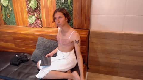 Snapshot of simon_durand chatting on February 14, 9:45 am simon_durand online show from February 14, 9:45 am