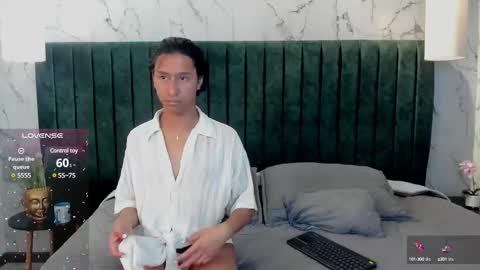 Snapshot of simon_durand chatting on March 3, 10:06 am simon_durand online show from March 3, 10:06 am