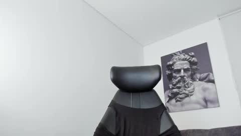 Snapshot of simon_leon01 chatting on October 10, 12:09 am simon_leon01 online show from October 10, 12:09 am