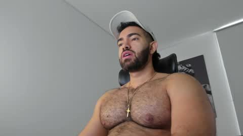 simon_leon01 online show from April 28, 11:37 am