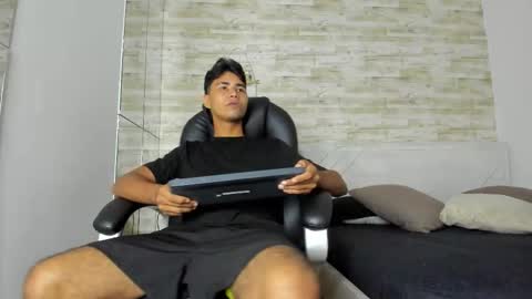 simon_pernia online show from December 3, 2:41 am