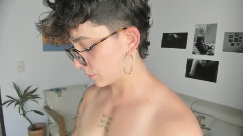 Snapshot of simone_4201 chatting on January 7, 6:14 pm Sim. online show from January 7, 6:14 pm