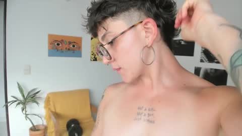 Snapshot of simone_4201 chatting on January 15, 9:20 pm Sim. online show from January 15, 9:20 pm