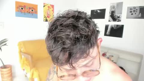 Snapshot of simone_4201 chatting on January 23, 8:35 pm Sim. online show from January 23, 8:35 pm