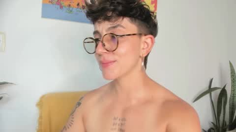 Snapshot of simone_4201 chatting on January 27, 10:27 pm Sim. online show from January 27, 10:27 pm