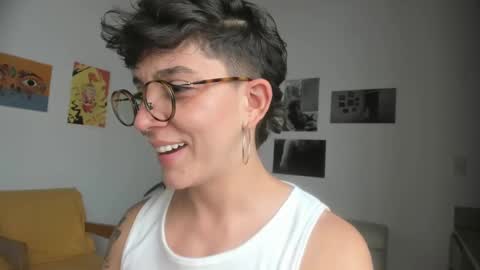 Snapshot of simone_4201 chatting on February 11, 6:44 pm Sim. online show from February 11, 6:44 pm