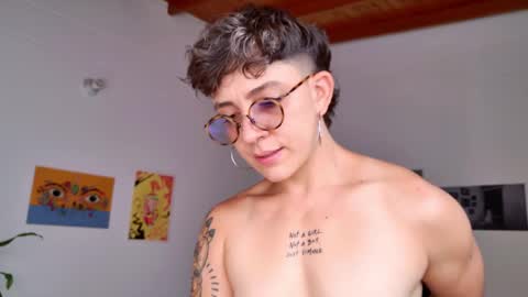 Snapshot of simone_4201 chatting on February 21, 9:11 pm Sim. online show from February 21, 9:11 pm