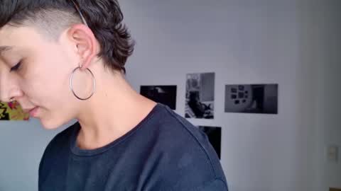 Snapshot of simone_4201 chatting on February 25, 7:25 pm Sim. online show from February 25, 7:25 pm