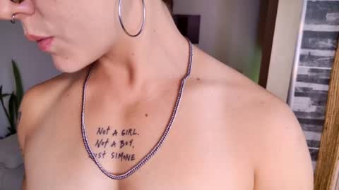 Snapshot of simone_4201 chatting on February 26, 9:48 pm Sim. online show from February 26, 9:48 pm