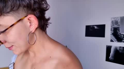 Snapshot of simone_4201 chatting on February 27, 5:47 pm Sim. online show from February 27, 5:47 pm