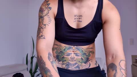 Snapshot of simone_4201 chatting on September 28, 4:23 pm Sim. online show from September 28, 4:23 pm