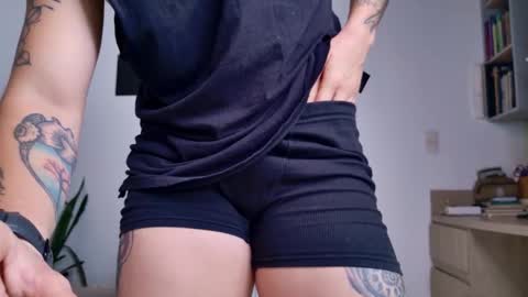 Snapshot of simone_4201 chatting on October 5, 6:28 pm Sim. online show from October 5, 6:28 pm