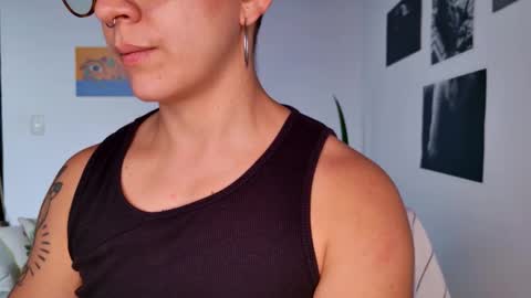 Snapshot of simone_4201 chatting on October 29, 1:02 pm Sim. online show from October 29, 1:02 pm