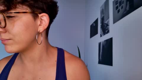 Snapshot of simone_4201 chatting on November 7, 5:13 pm Sim. online show from November 7, 5:13 pm