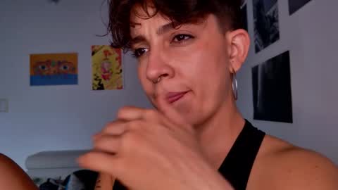 Snapshot of simone_4201 chatting on November 12, 8:52 pm Sim. online show from November 12, 8:52 pm