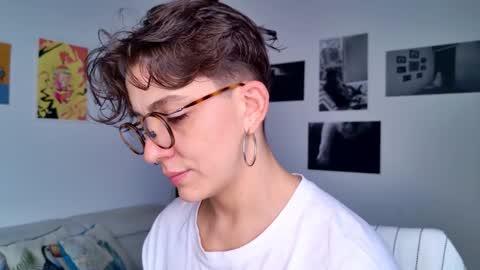 Snapshot of simone_4201 chatting on November 17, 7:30 pm Sim. online show from November 17, 7:30 pm