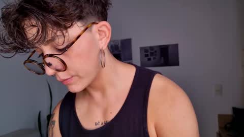 Snapshot of simone_4201 chatting on November 19, 6:19 pm Sim. online show from November 19, 6:19 pm