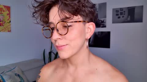 Snapshot of simone_4201 chatting on November 25, 5:46 pm Sim. online show from November 25, 5:46 pm