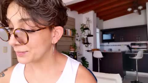 Snapshot of simone_4201 chatting on December 16, 6:13 pm Sim. online show from December 16, 6:13 pm